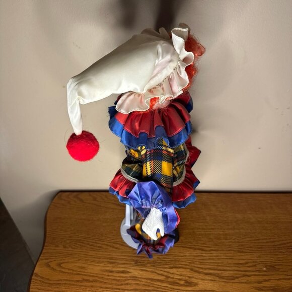 Vintage Clown Pusty Porcelain 1992 doll with stand - Picture 2 of 4